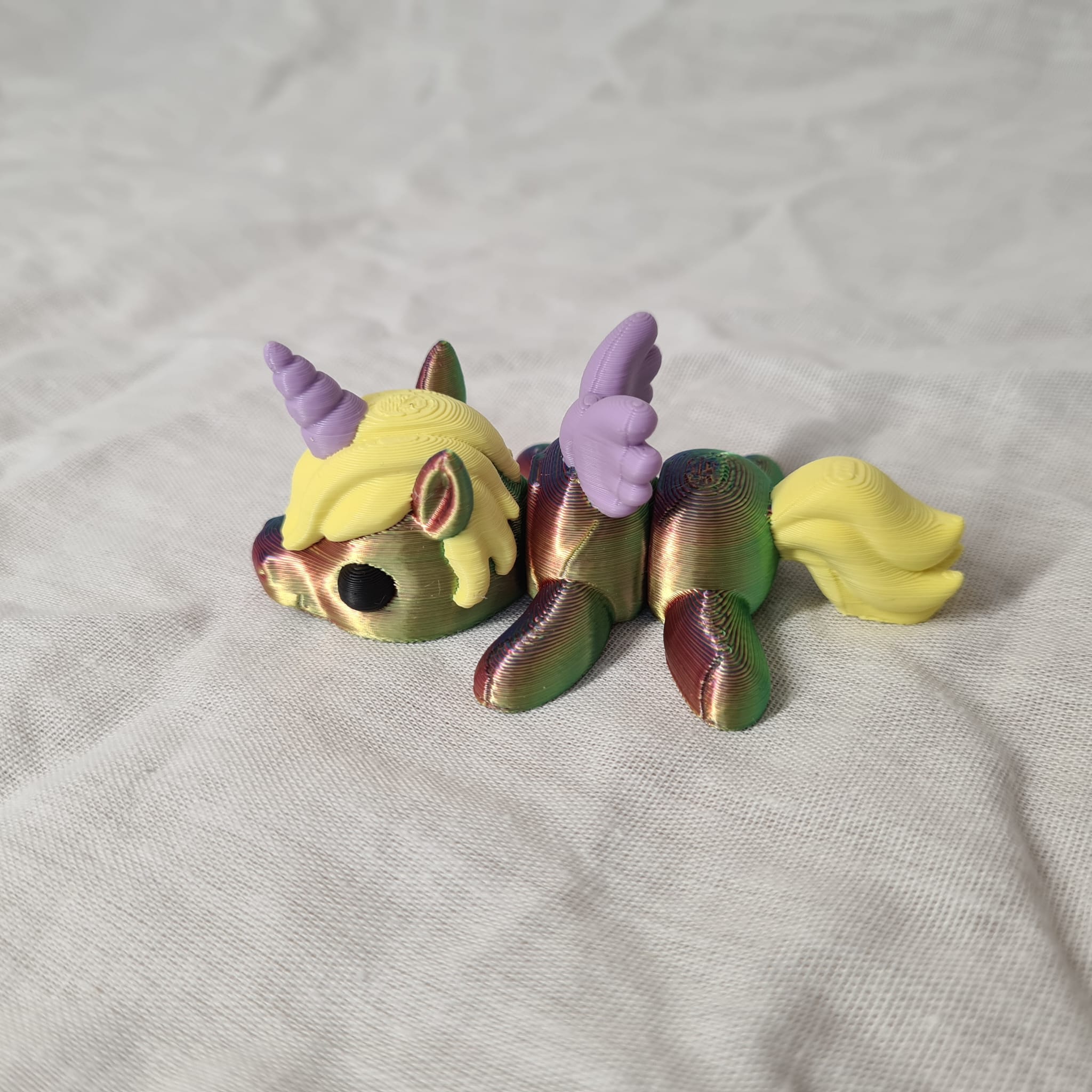 Liegendes Regenbogen Einhorn 🦄