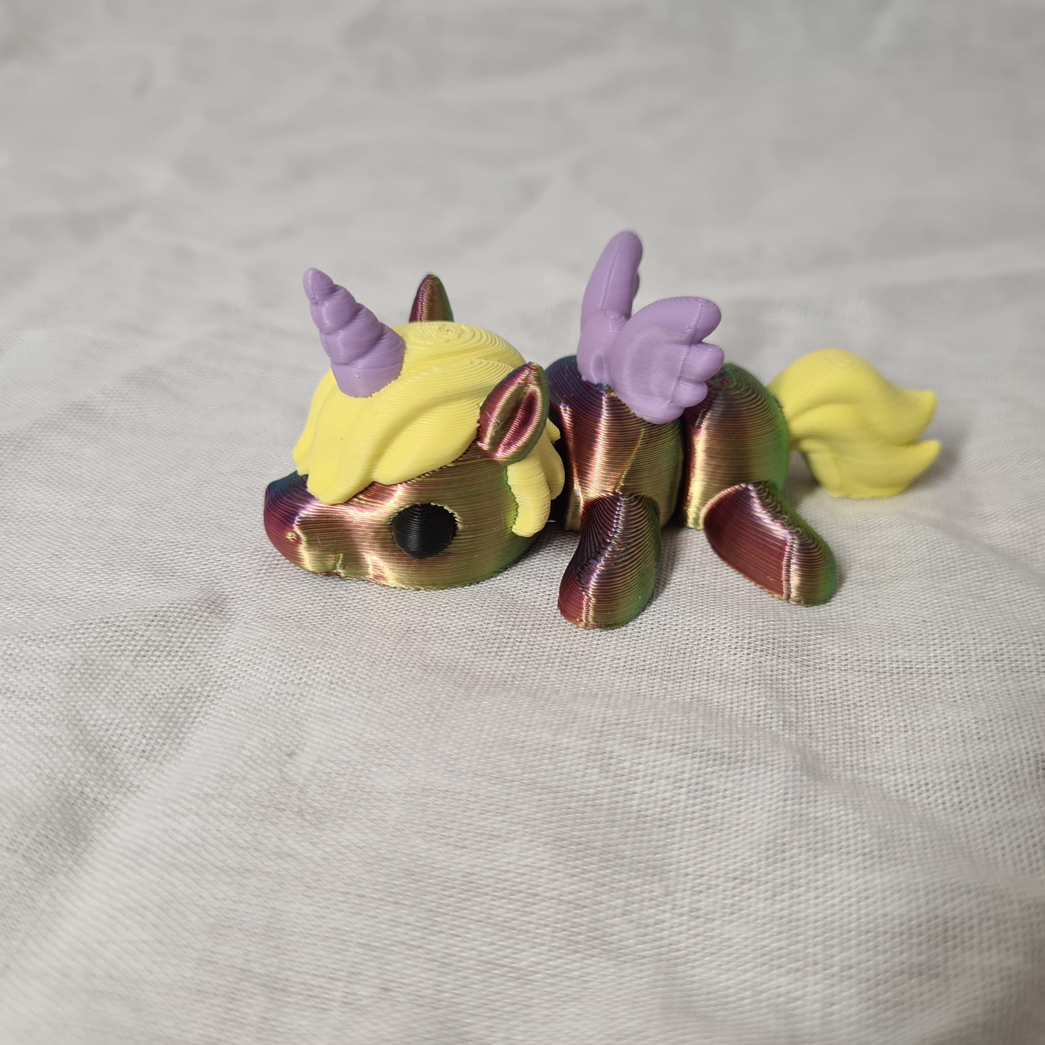 Liegendes Regenbogen Einhorn 🦄