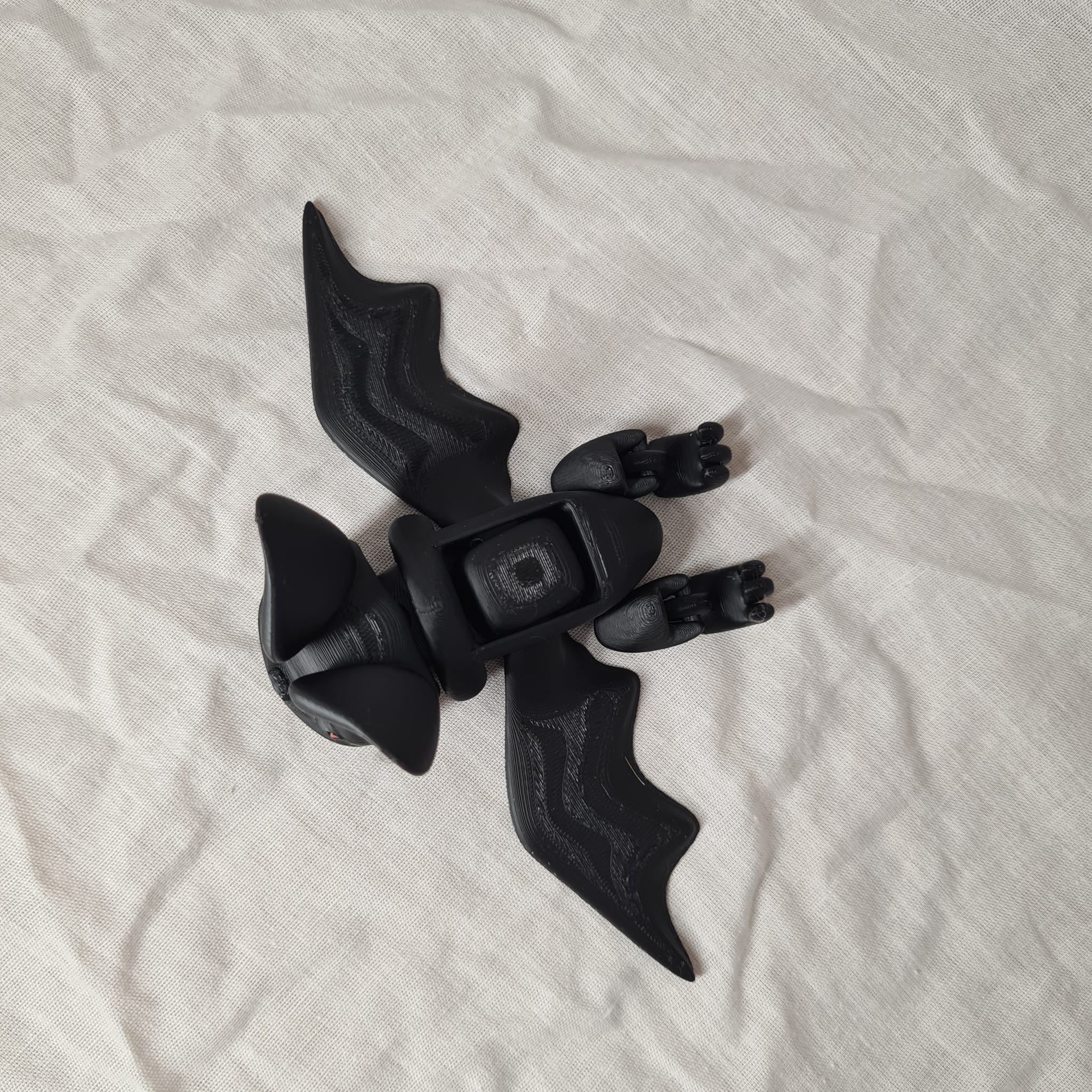 🦇 Bewegliche Fidget-Fledermaus – Flügelschlag per Knopfdruck