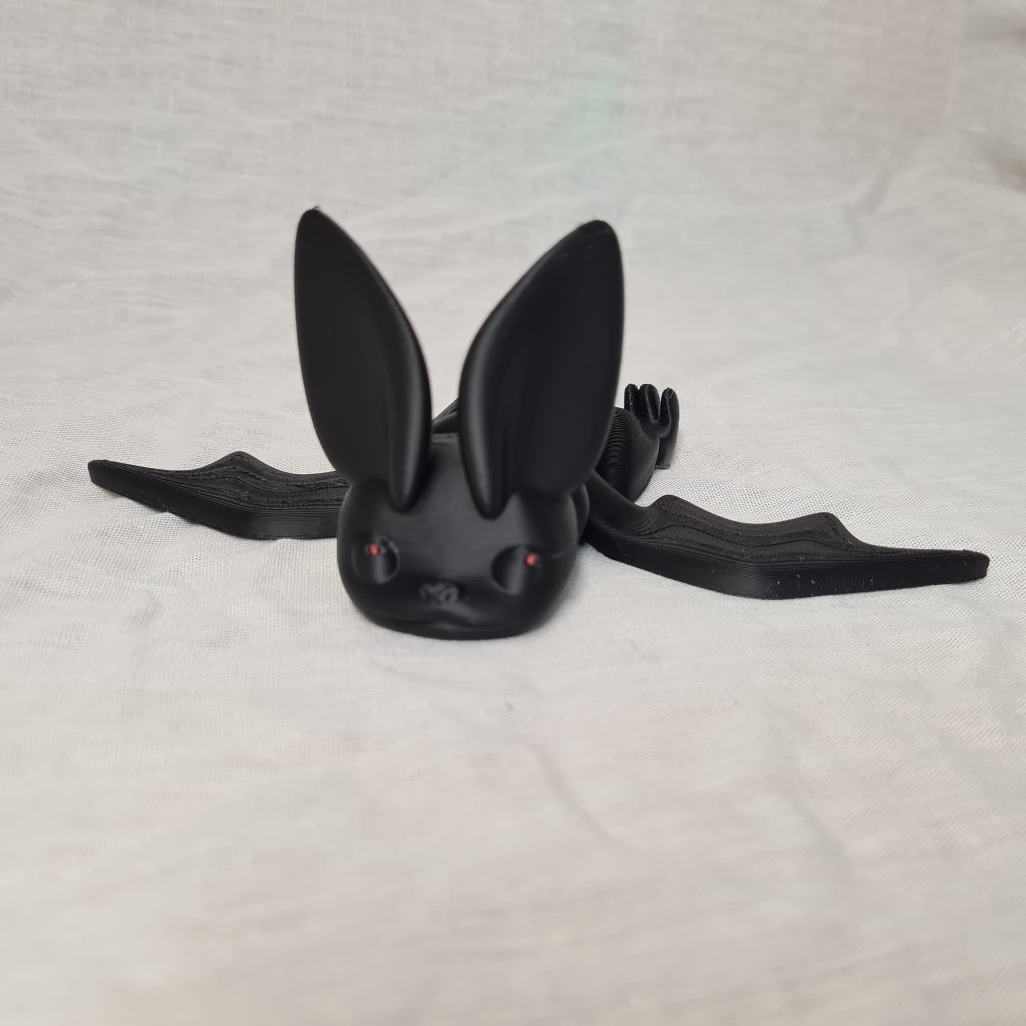 🦇 Bewegliche Fidget-Fledermaus – Flügelschlag per Knopfdruck