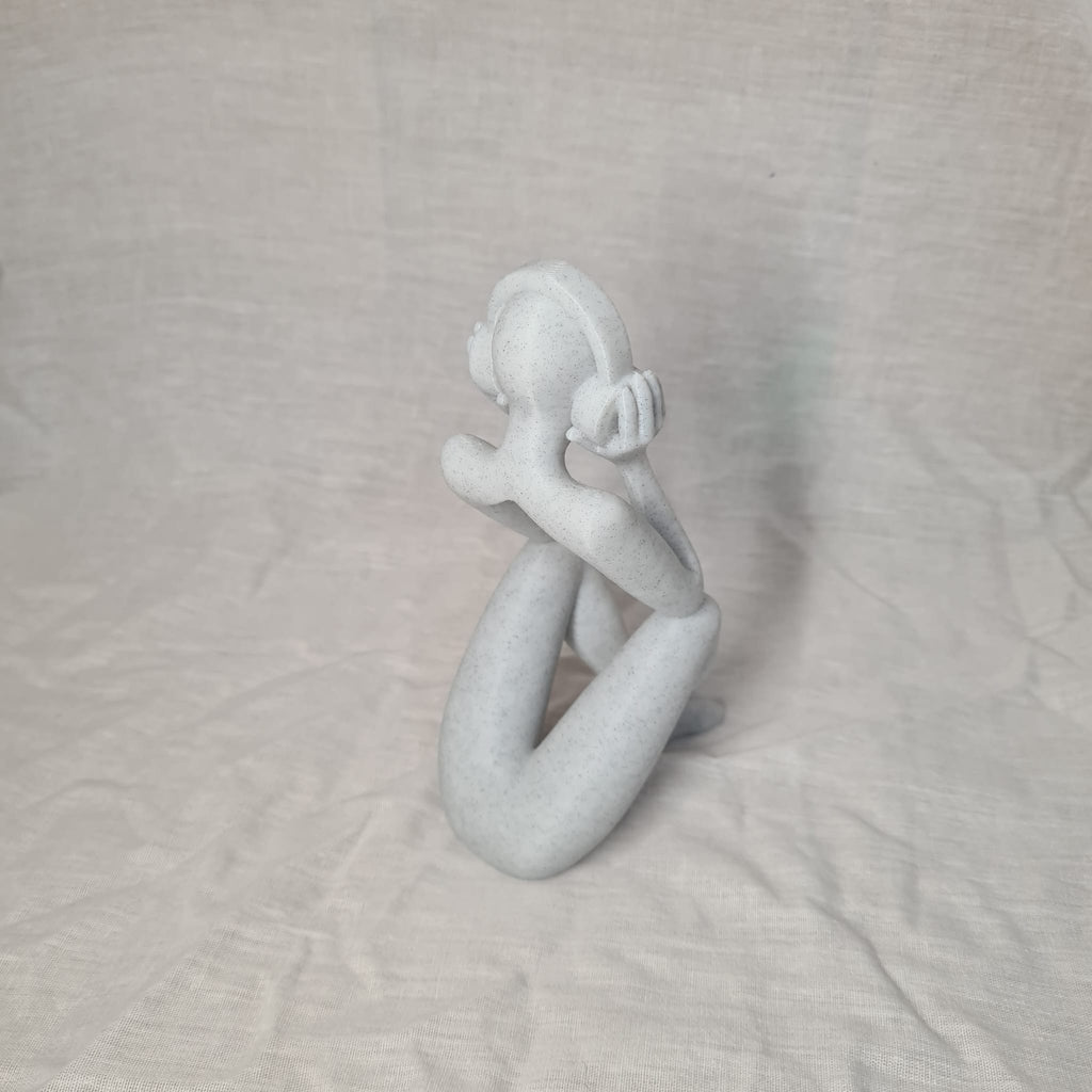 🎧 Musikhörende Steinskulptur – moderne 3D-Deko