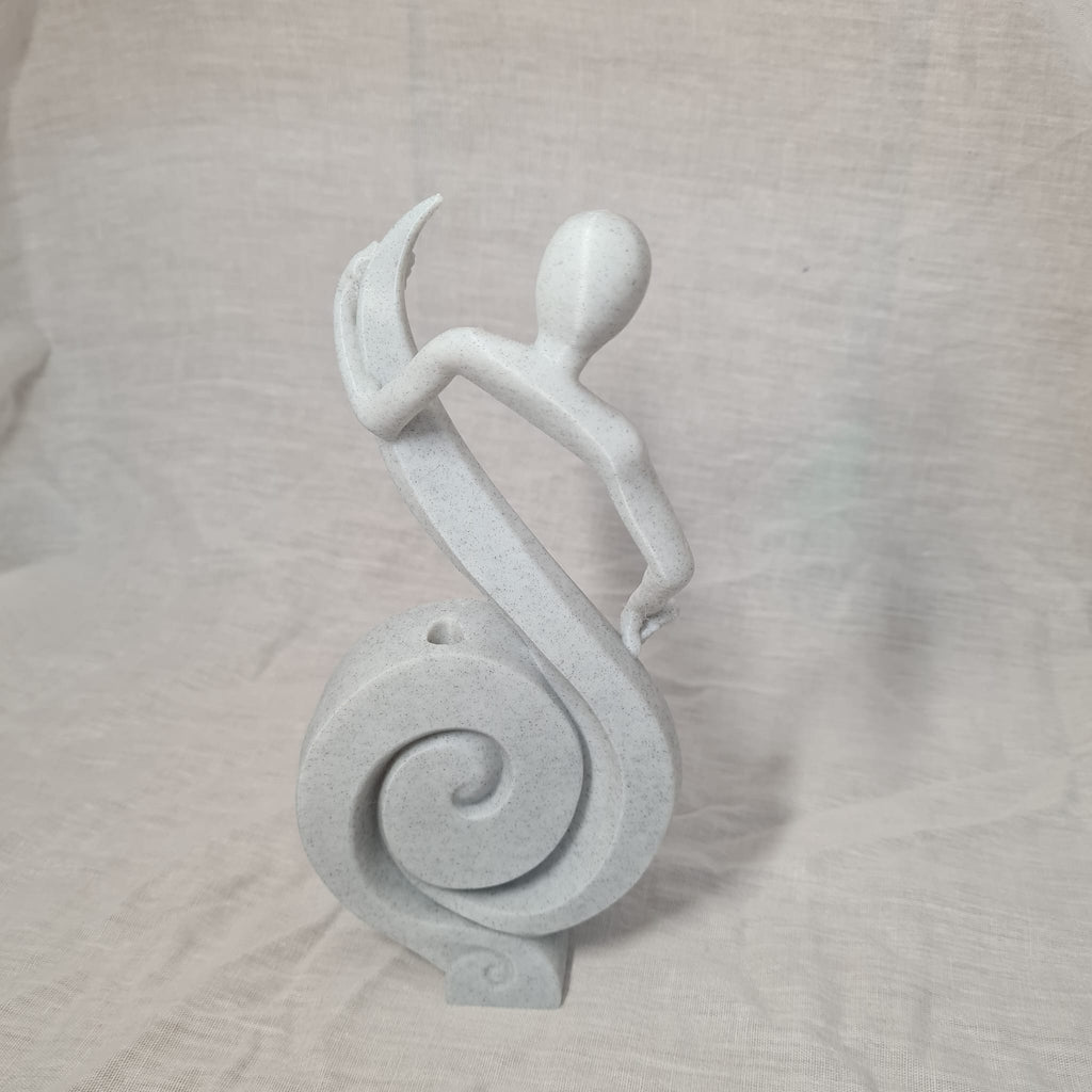 🎻 Bass-Skulptur in Steinoptik – 19 cm | 3D-gedruckte Musiker-Deko